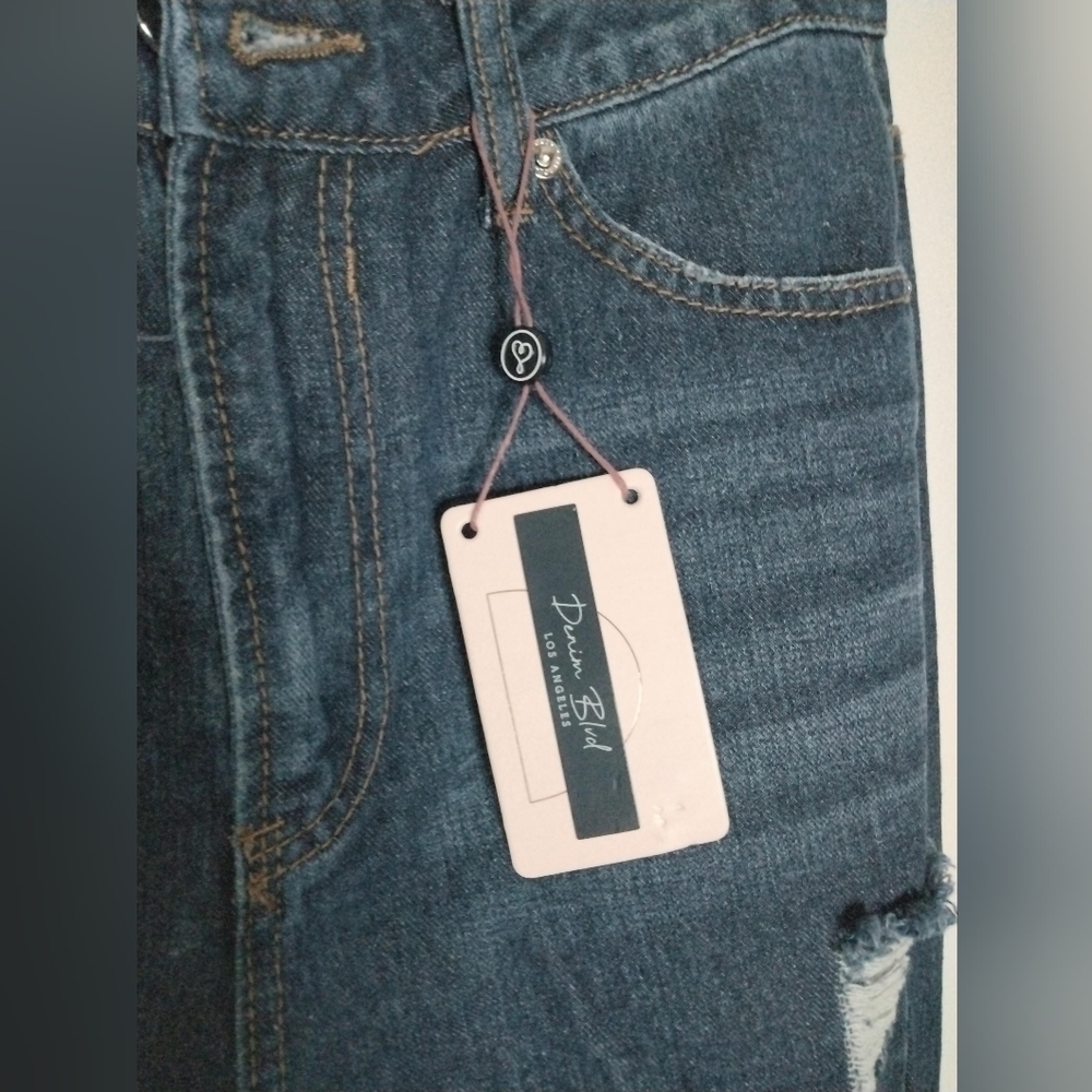Denim Blvd Los Angeles (Size 7) Boyfriend Distressed Denim Jeans (NWT) - Picture 4 of 9
